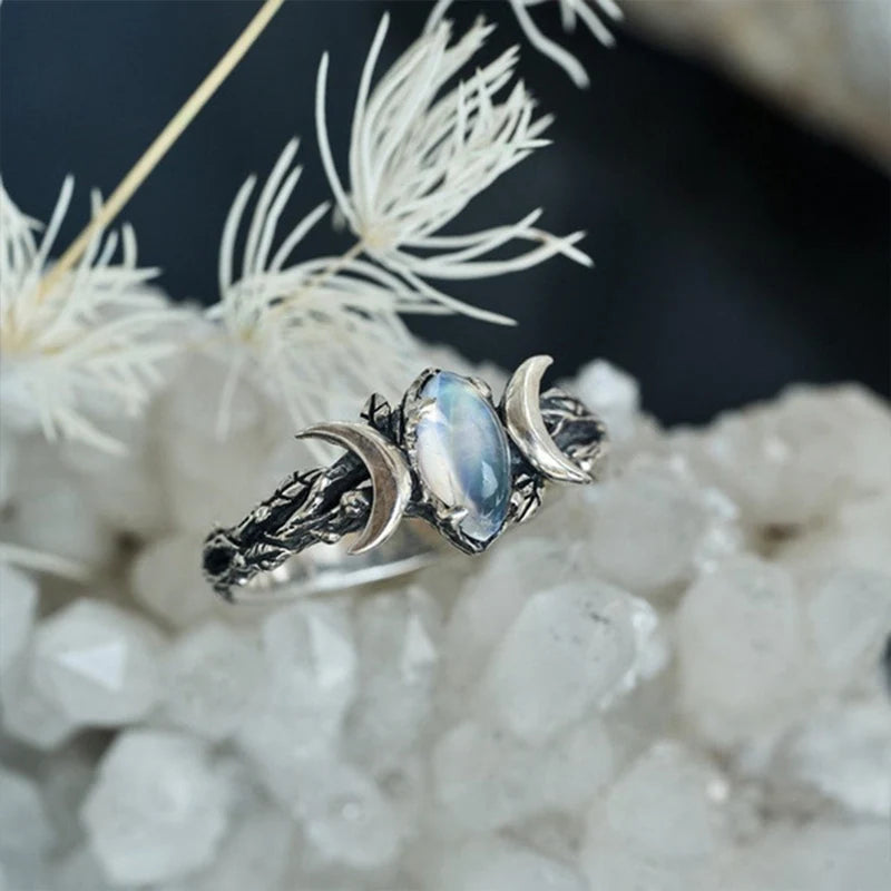 New Retro Ethnic Style Moonstone Ring