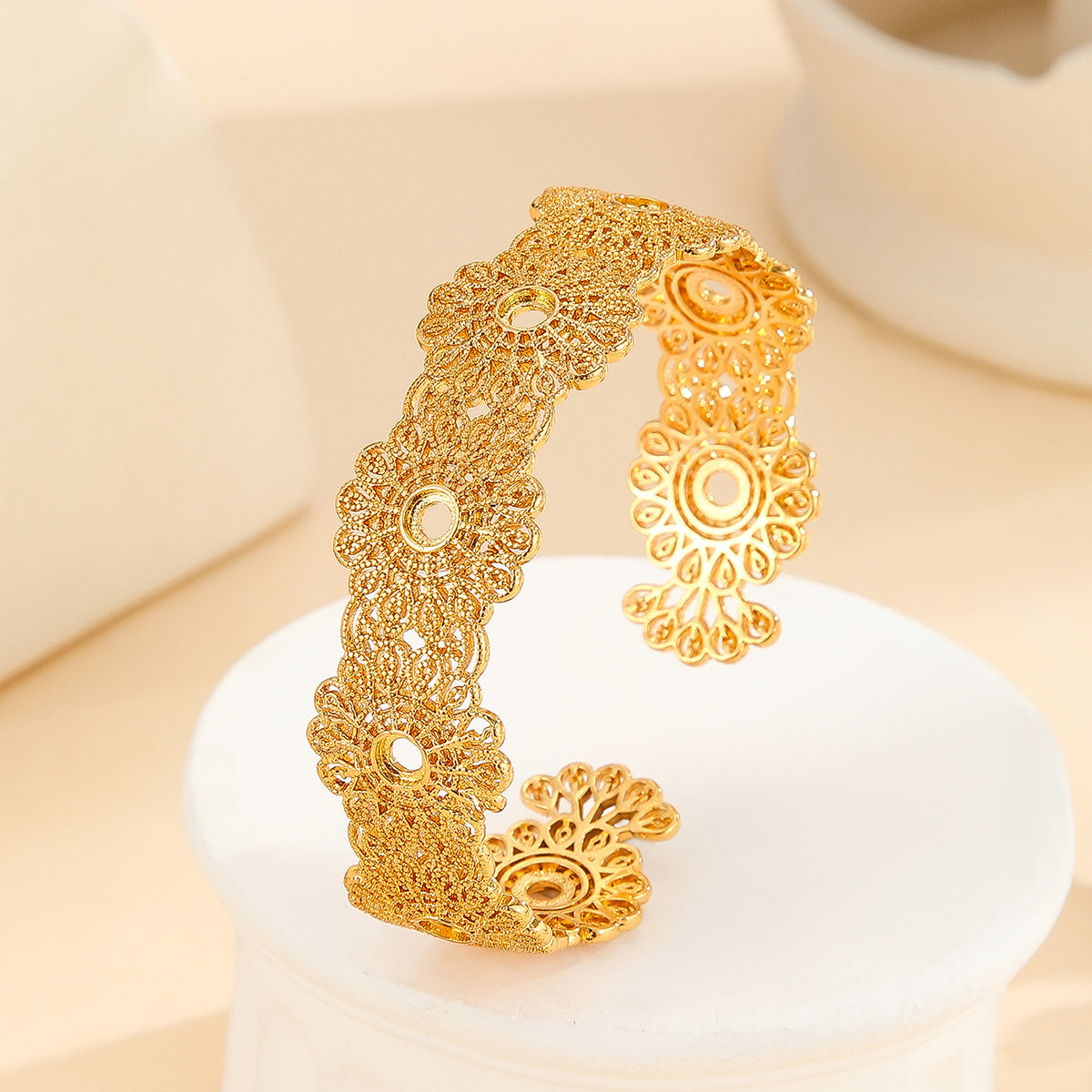 1pcs Luxury Style Gold Bracelet Hollowed